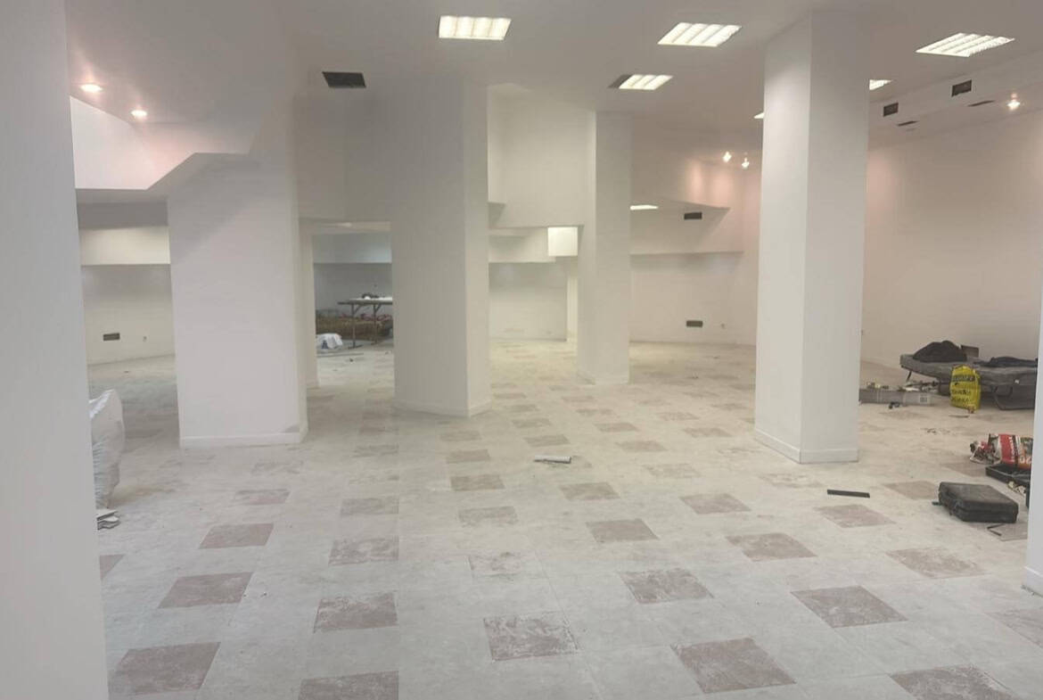 Shop for sale in Sofia, center. White walls with tile floor, and luminescent lighting
