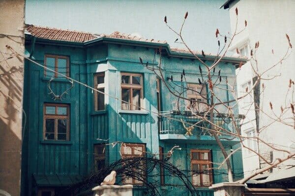 Houses For Rent in Sofia 8 Front of a blue house for rent in Sofia.