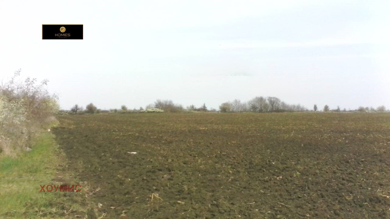 Large agricultural field plot with development potential