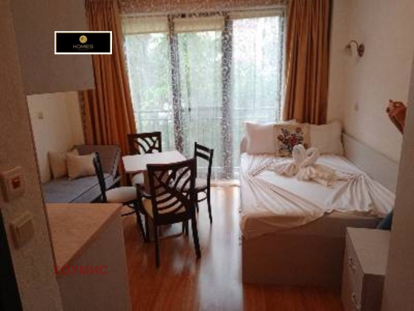 Студио със спално място и работен площ