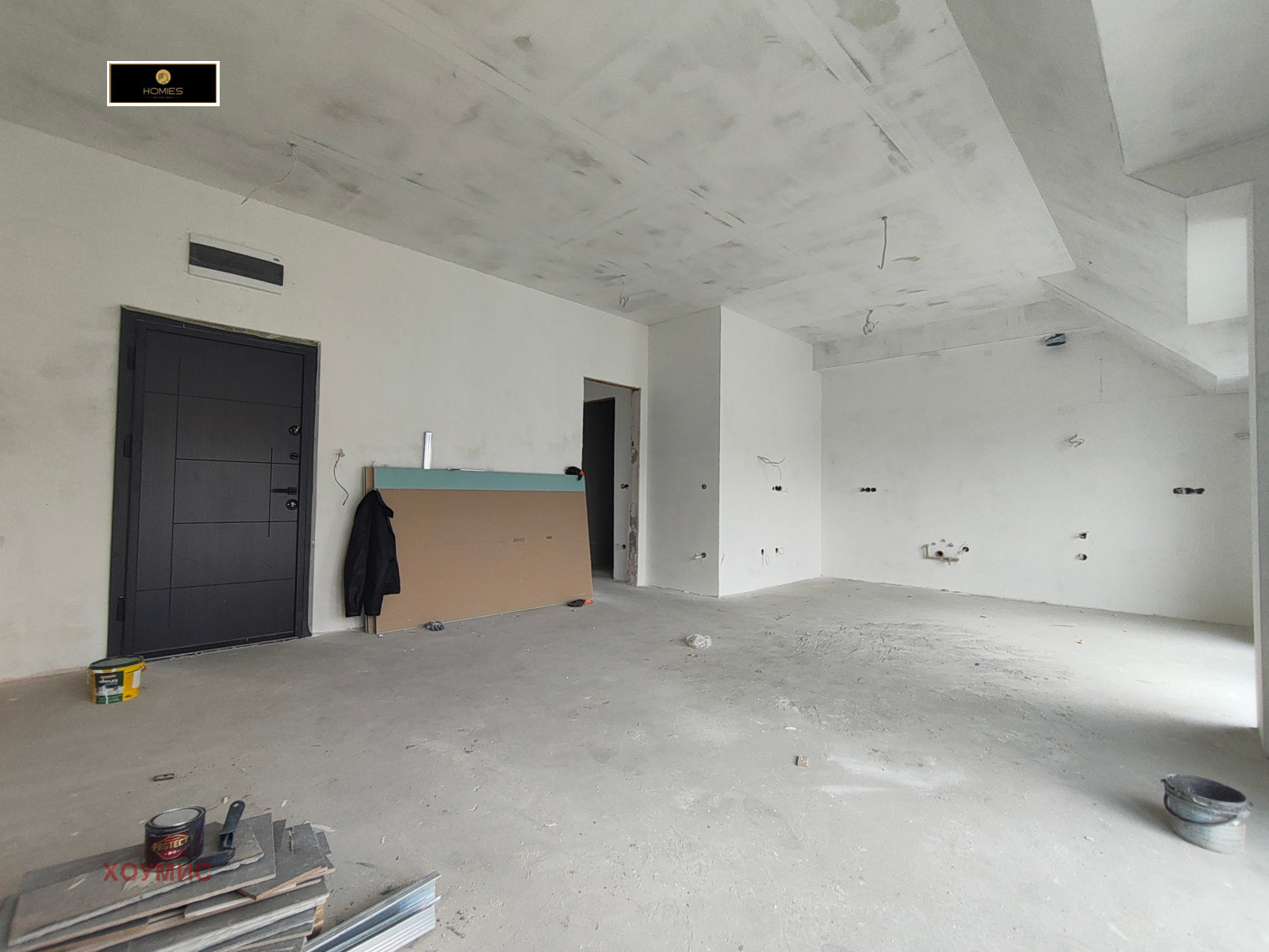 ednd0bestaen-apartament-90-sqm-prodava-sofia-centar-dve-terasi-2 Модерна всекидневна с достъп до две тераси