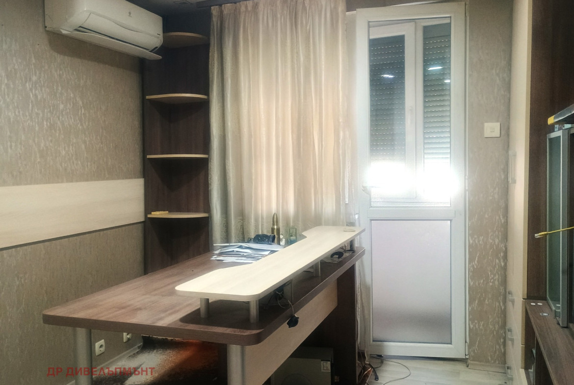 Apartment in Oborishte, Sofia - Image 10