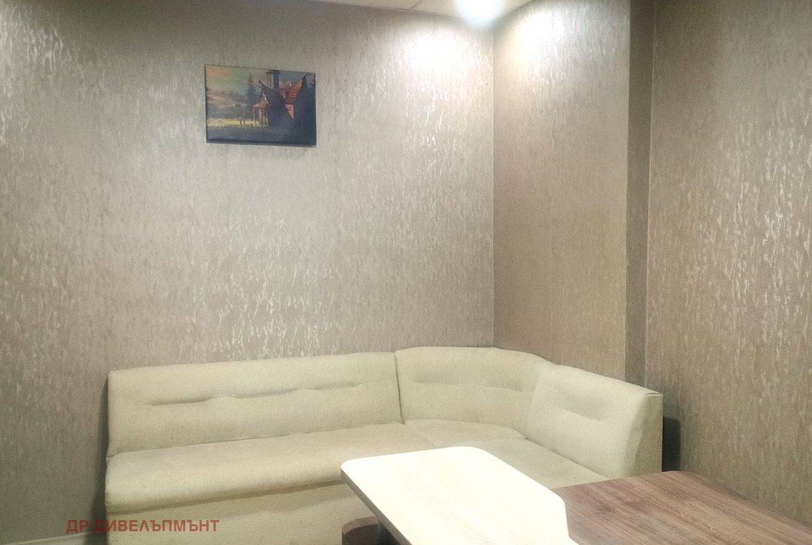 Apartment in Oborishte, Sofia - Image 11