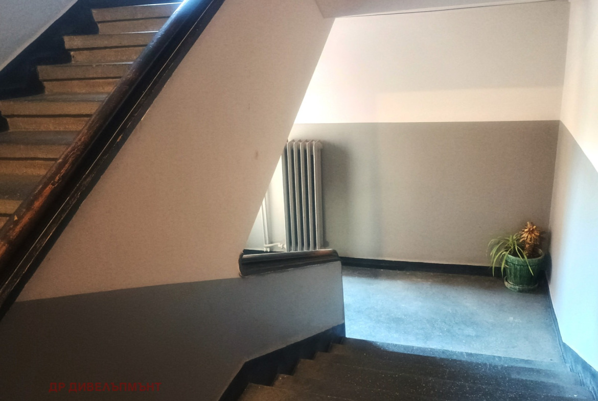 Apartment in Oborishte, Sofia - Image 15