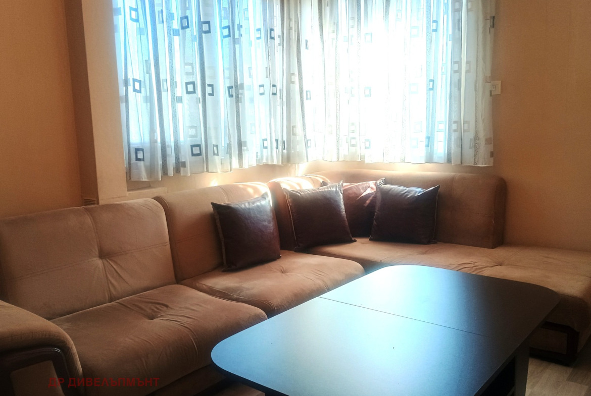 Apartment in Oborishte, Sofia - Image 4