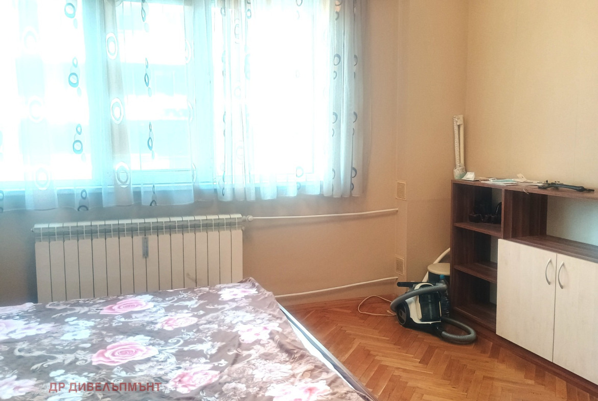 Apartment in Oborishte, Sofia - Image 8