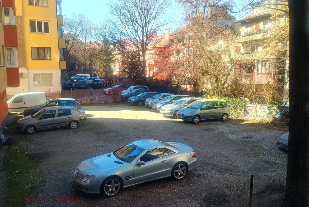 Apartment in Oborishte, Sofia - Image 16