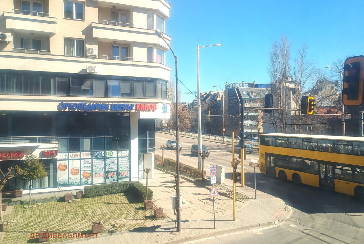 Apartment in Oborishte, Sofia - Image 17