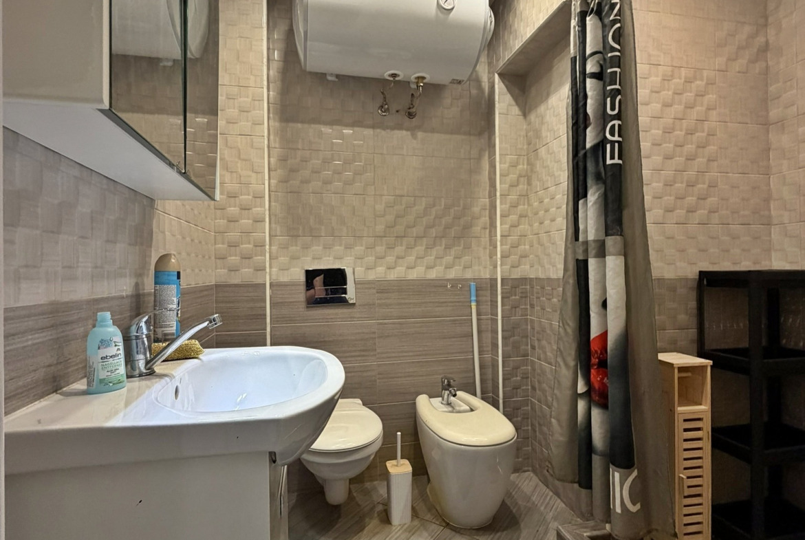 chetiristaen-apartament-138-kvm-pod-naem-tsentar-sofia-yuzhno-izlozhenie-16 Четиристаен апартамент 138 кв.м. под наем в Център | Южно изложение