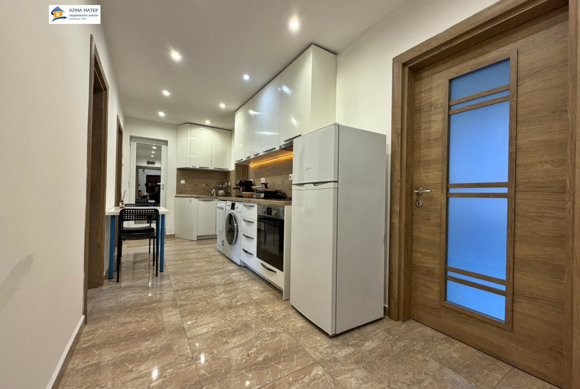 chetiristaen-apartament-138-kvm-pod-naem-tsentar-sofia-yuzhno-izlozhenie-3 Просторна кухня с дневна и трапезария