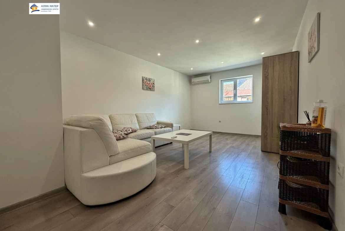 chetiristaen-apartament-138-kvm-pod-naem-tsentar-sofia-yuzhno-izlozhenie-7 Четиристаен апартамент 138 кв.м. под наем в Център | Южно изложение