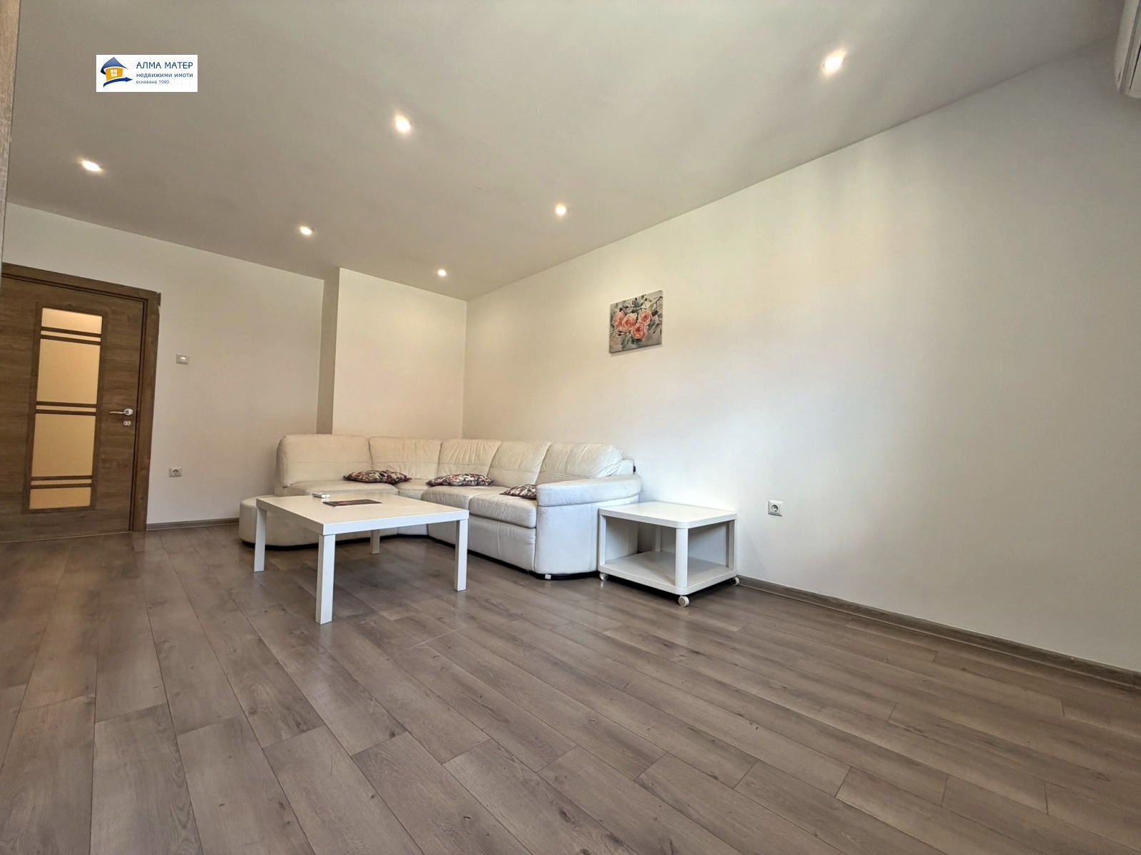 chetiristaen-apartament-138-kvm-pod-naem-tsentar-sofia-yuzhno-izlozhenie-9 Четиристаен апартамент 138 кв.м. под наем в Център | Южно изложение
