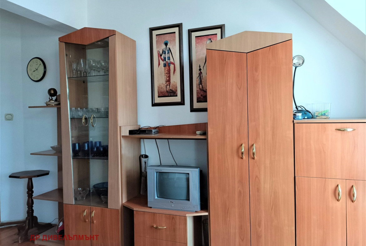 Жилищна площ с кухня и всекидневна интегрирани