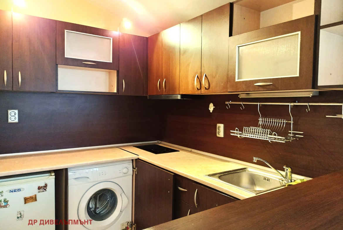 Apartment in Cherno More Building 94, Nessebar - Image 2