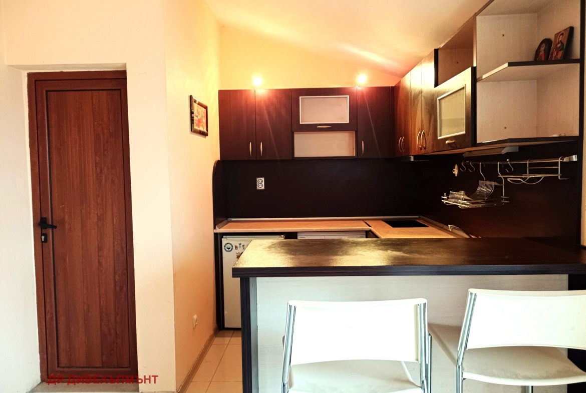 Apartment in Cherno More Building 94, Nessebar - Image 3