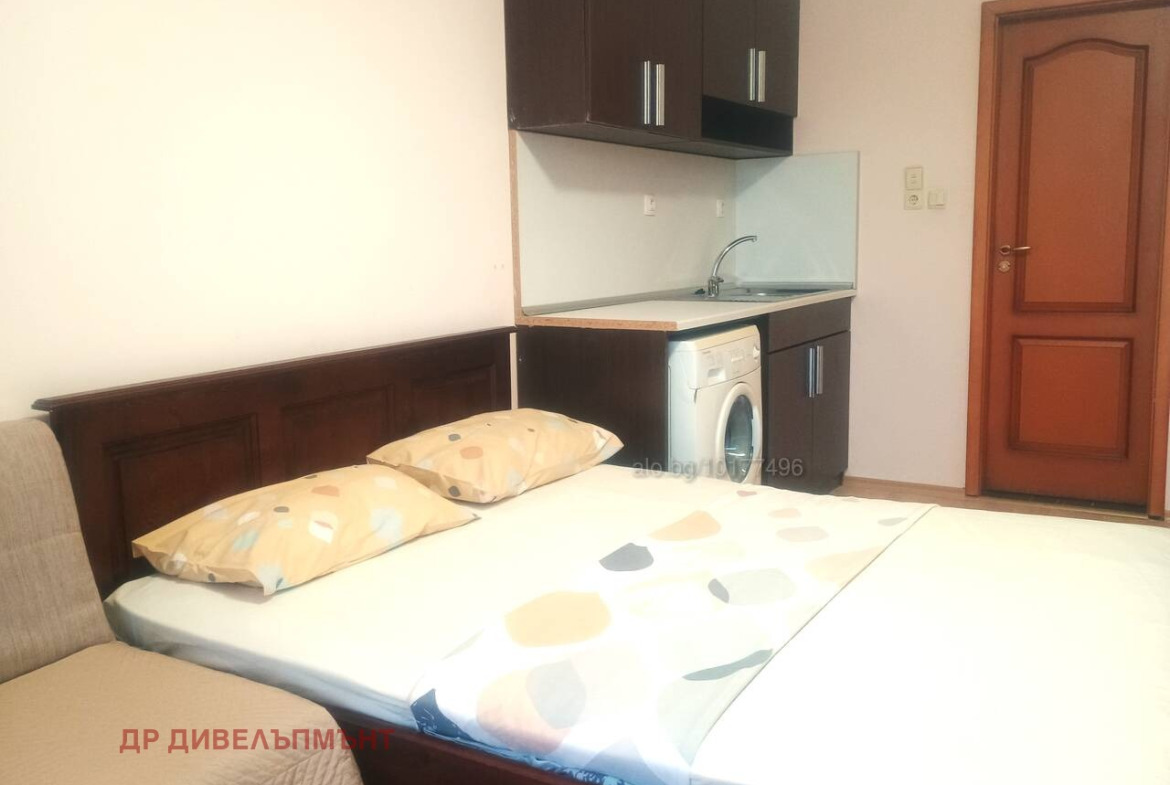 Студио апартамент с легло и кухненска зона