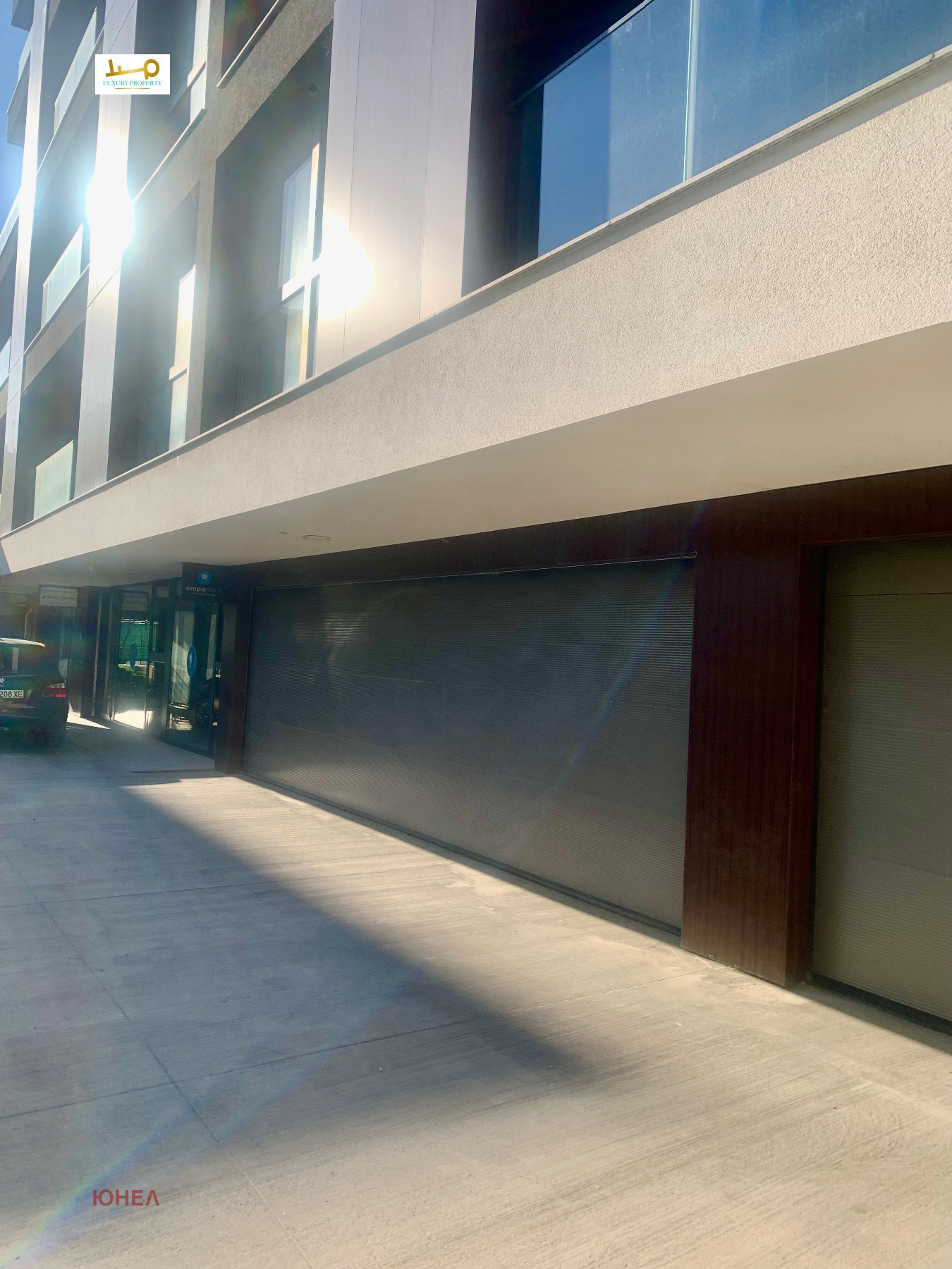 garage-19-sqm-for-sale-sofia-borovo-near-entry-barrier-1 Closed garage with brown roller door entrance