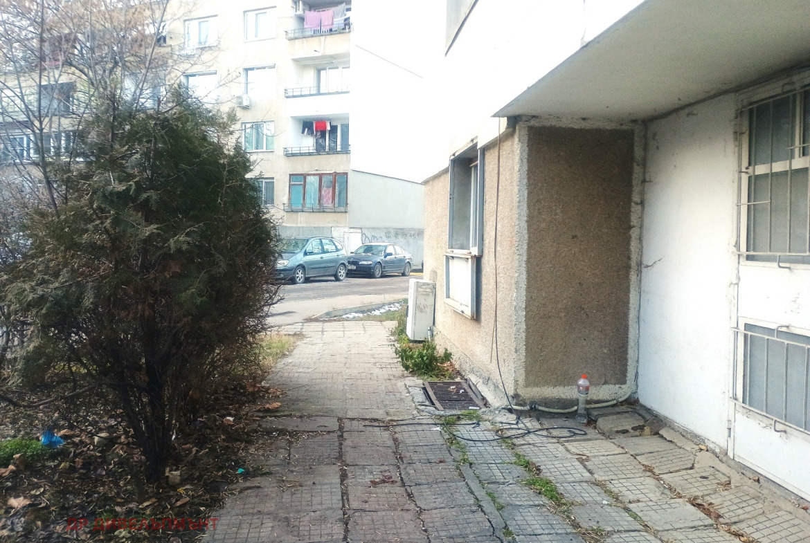 Гараж 21 кв.м. за Продажба в Младост 1 | С наемател