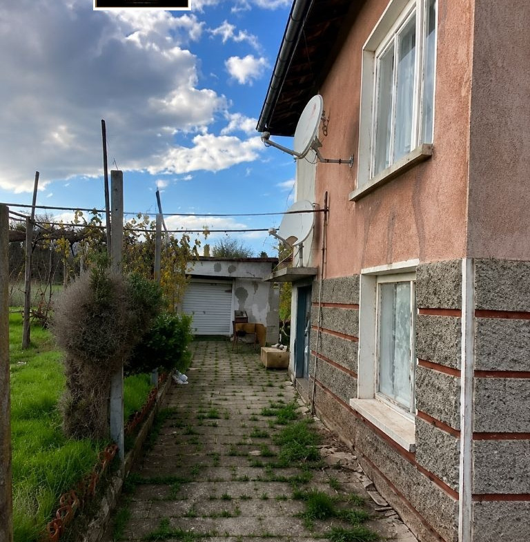 House in Kozarevets - Image 2