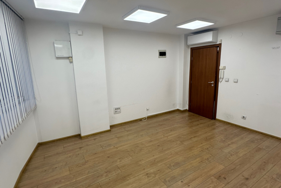 office-24-sqm-for-rent-sofia-centre-near-metro-4 Commercial Property in Center, Sofia - Image 4