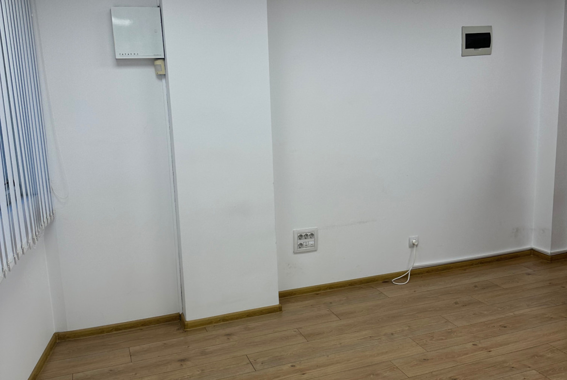 office-24-sqm-for-rent-sofia-centre-near-metro-6 Commercial Property in Center, Sofia - Image 6