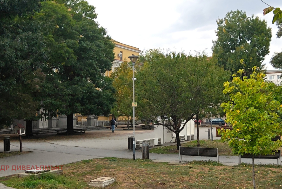 Commercial Property in Vazrazhdane, Burgas - Image 13