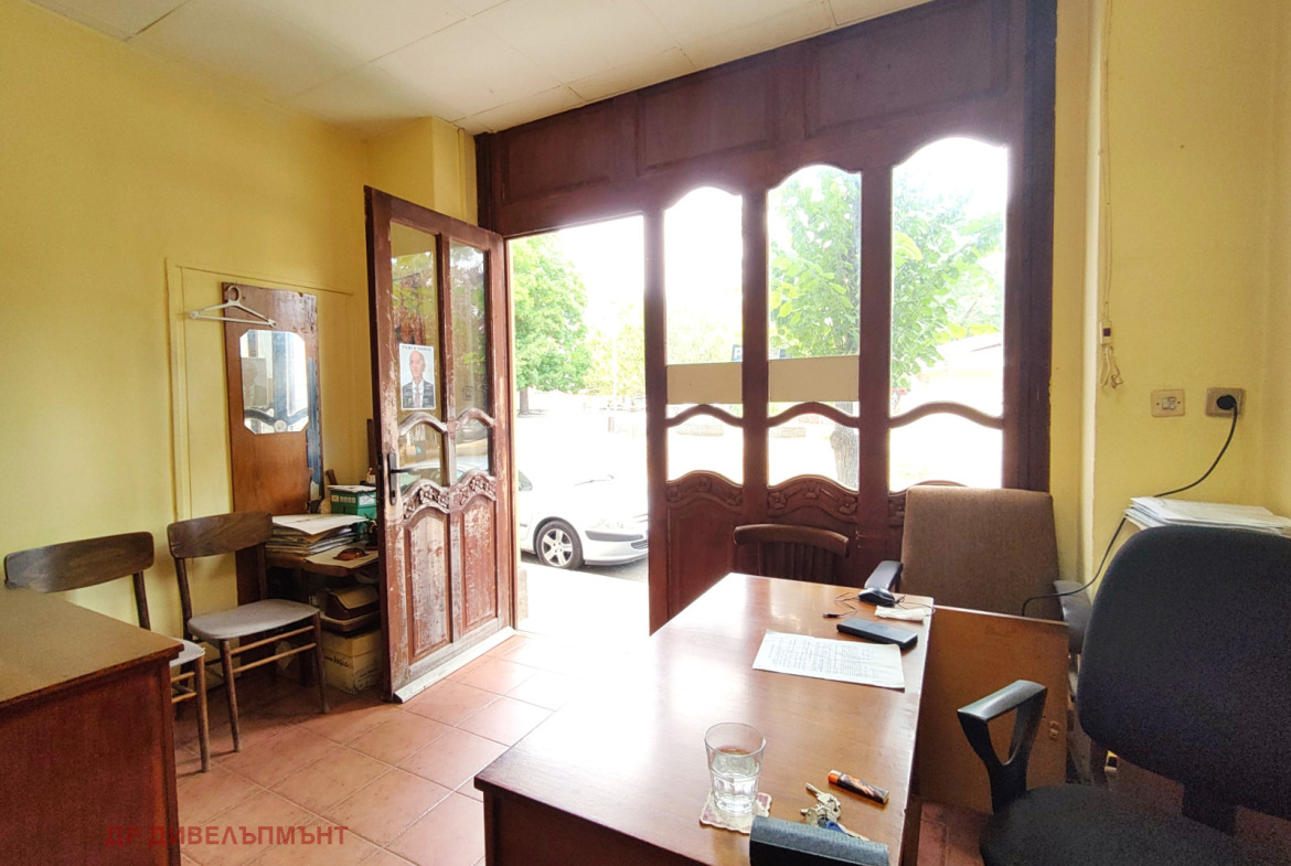 Commercial Property in Vazrazhdane, Burgas - Image 5