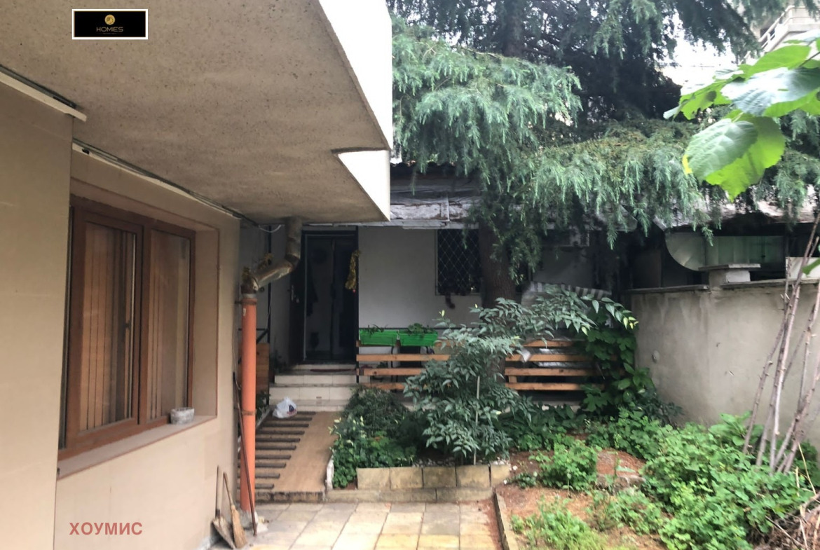 One-Bedroom in Vazrazhdane, Burgas - Image 5