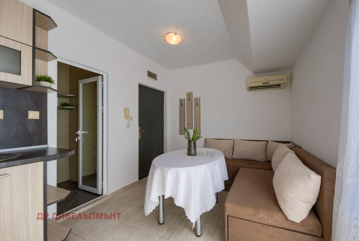 Apartment in Grand 22, Sunny Beach - Image 3