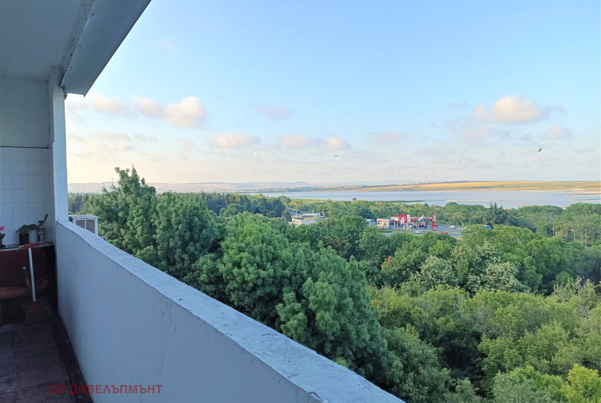 Apartment in Izgrev Blok 35, Burgas - Image 10
