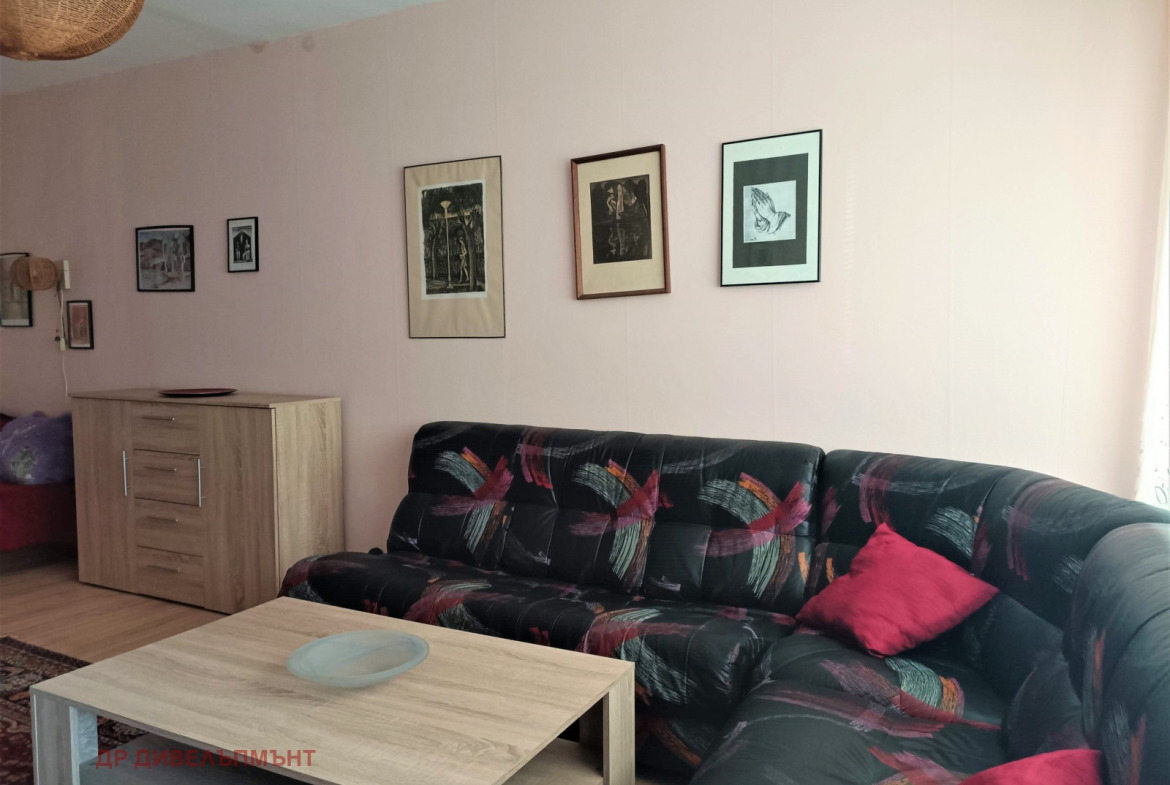 Apartment in Izgrev Blok 35, Burgas - Image 4