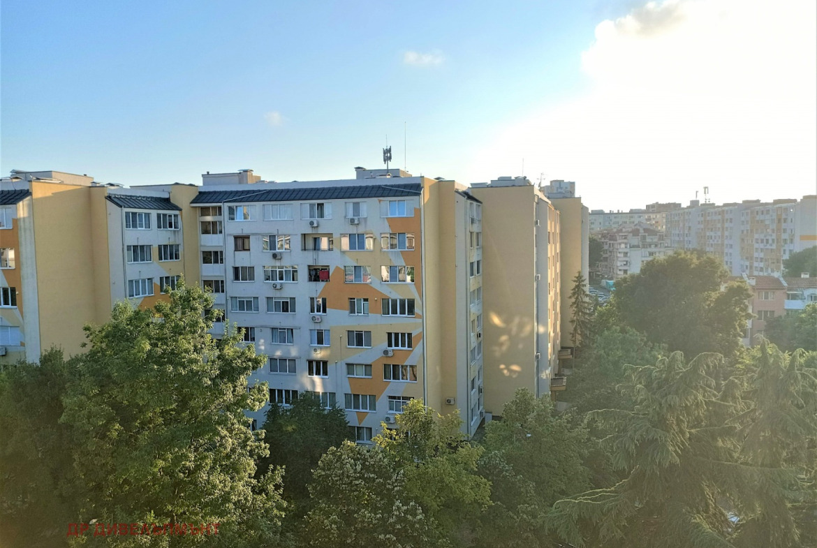 Apartment in Izgrev Blok 35, Burgas - Image 6