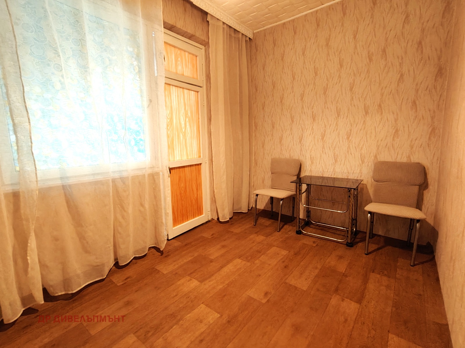 Тристаен апартамент 72 кв.м. за продажба във Владислав Варненчик | Висок първи етаж с тераса