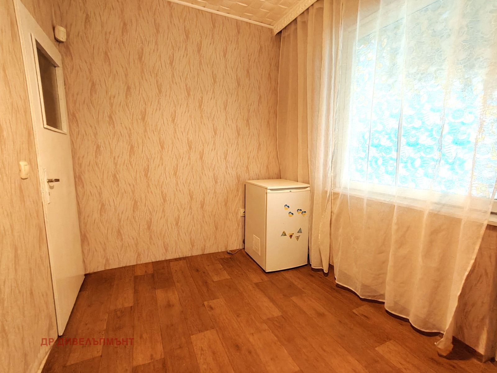 Тристаен апартамент 72 кв.м. за продажба във Владислав Варненчик | Висок първи етаж с тераса