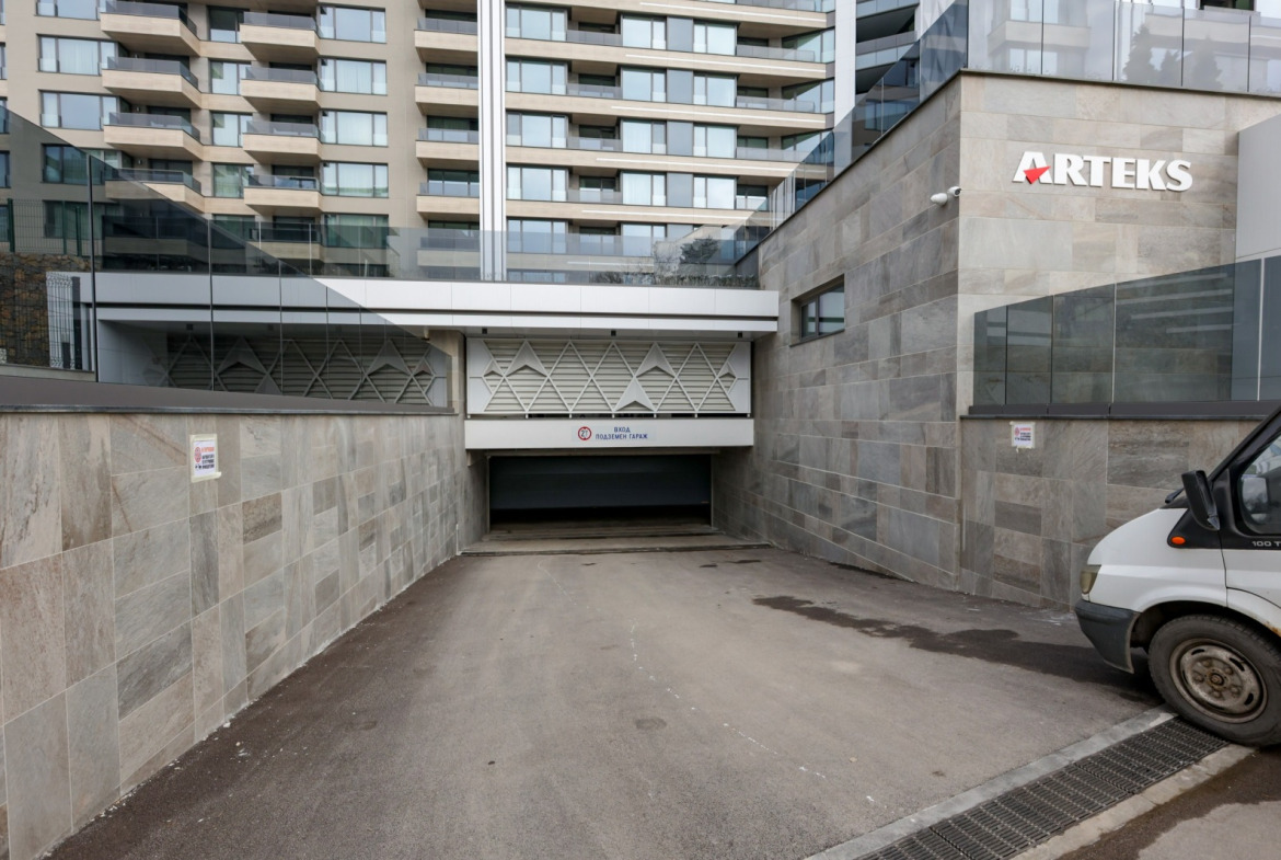 Two-Bedroom in Iztok, Sofia - Image 15