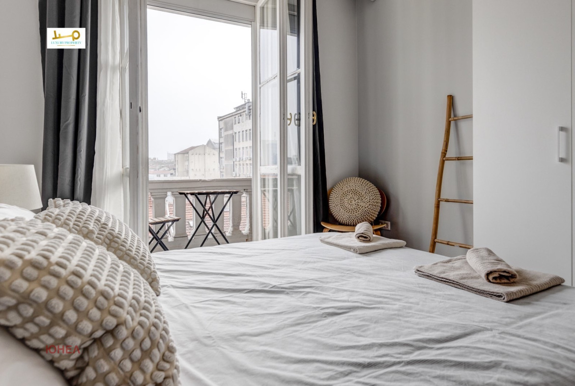 Two-Bedroom in Center, Sofia - Image 2