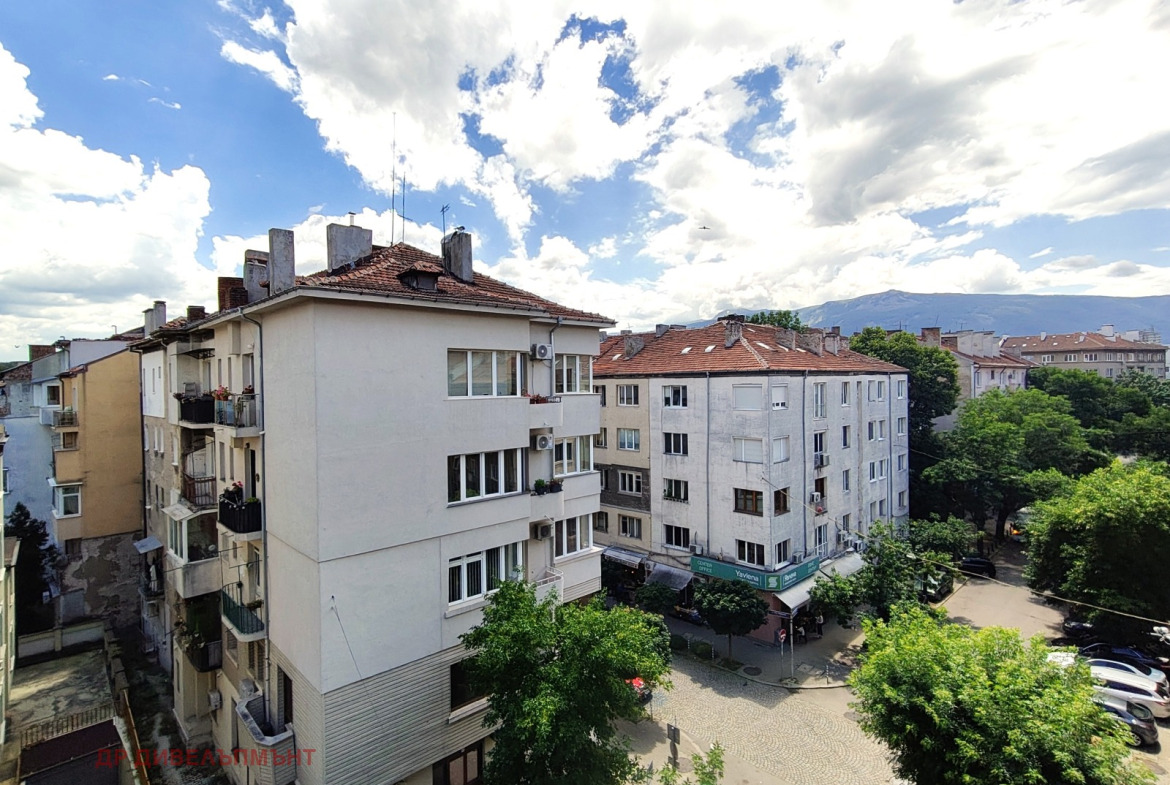 Apartment in Tsentar Ul Lyuben Karavelov, Sofia - Image 5