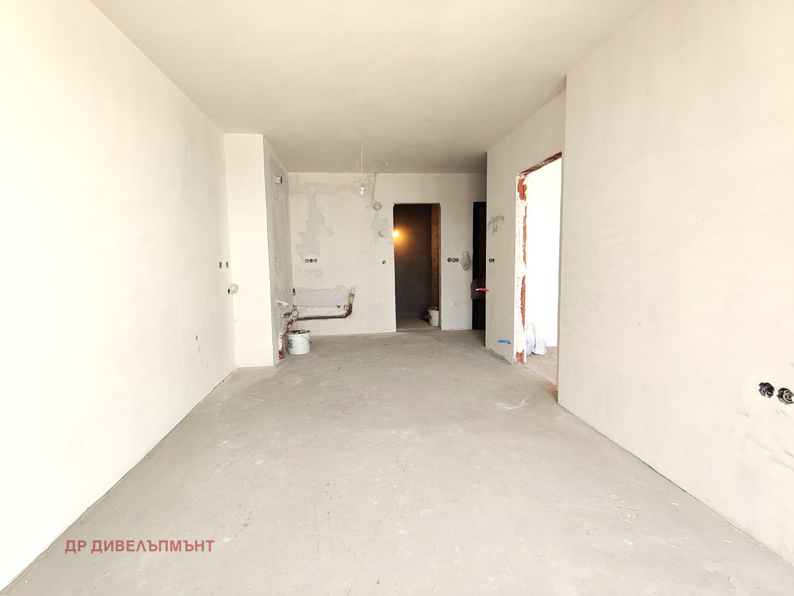 dvustaen-apartament-68-kvm-prodava-sofiya-banishora-2 Модерен апартамент с отворена планировка и прозорци