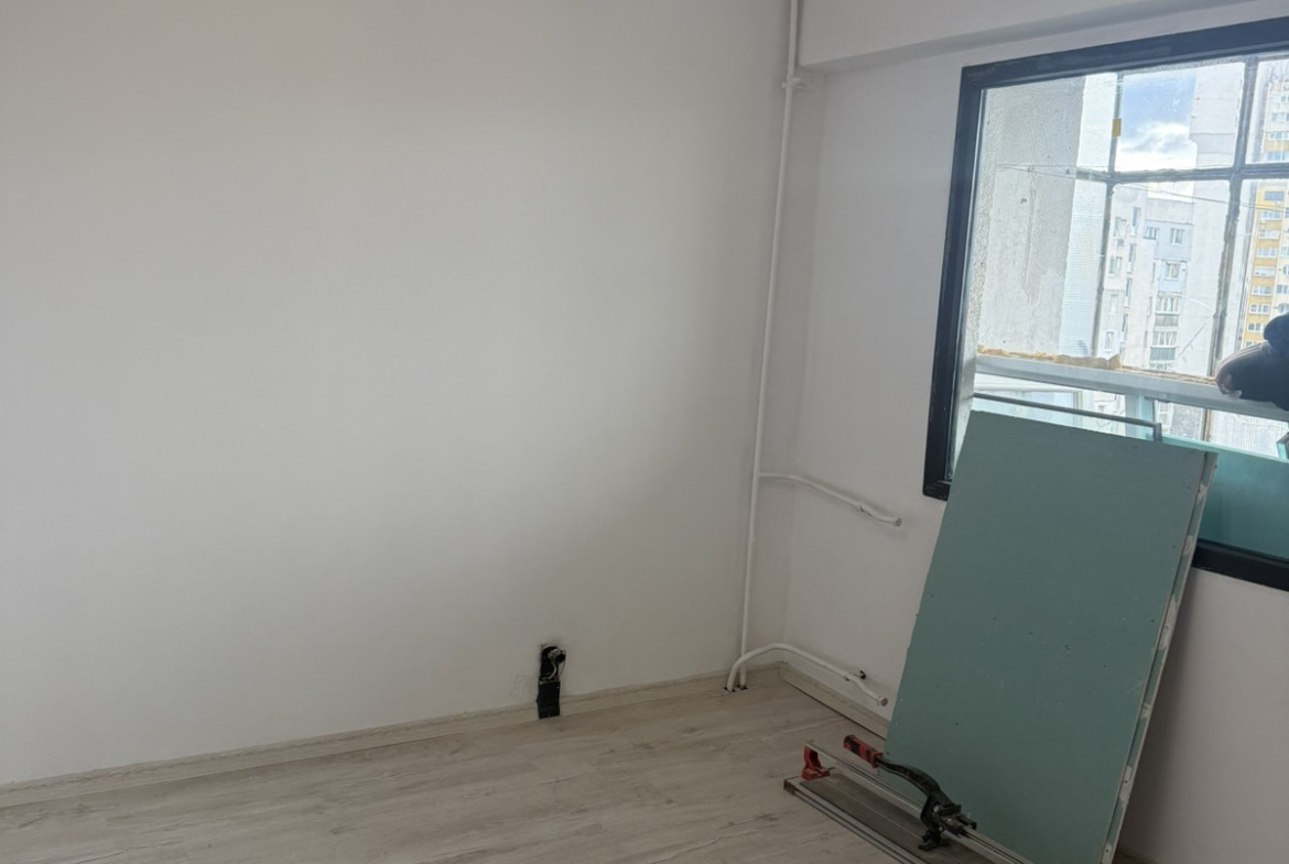 dvustaen-apartament-70-kvm-prodava-se-sveta-troitsa-posleden-etazh-4 Спалня с кръгъл LED осветител
