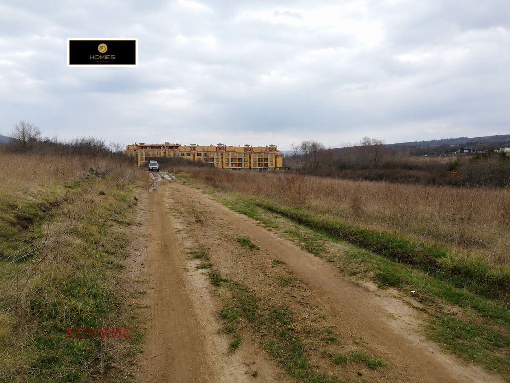 partsel-9202-kvm-prodava-sozopol-blizo-do-morya-2 Строителен участък с жълто здание в Созопол