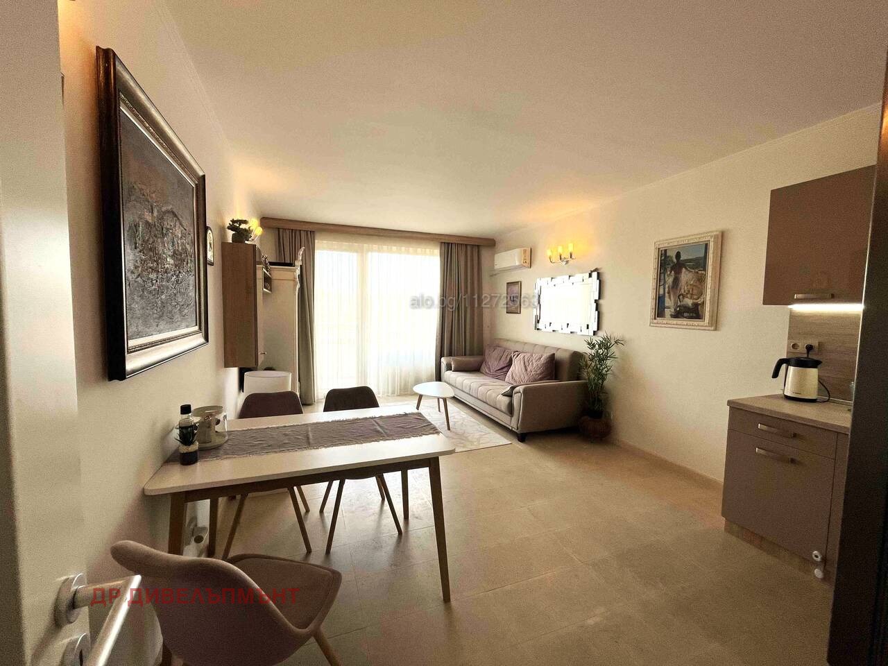 tristaen-apartament-100-kvm-prodava-nesebar-parva-liniya-more-2 Визуализация на спалня с работен кът