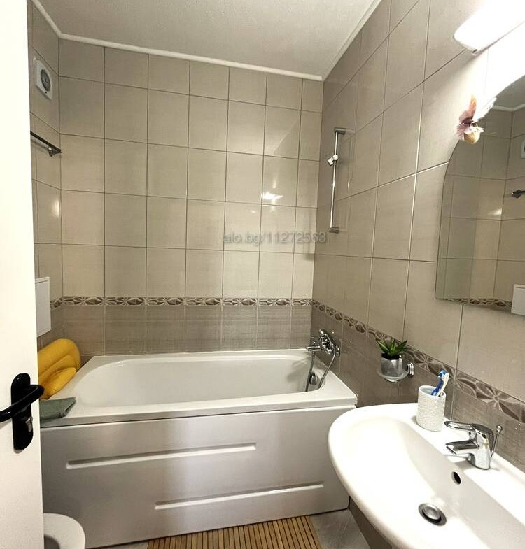 tristaen-apartament-100-kvm-prodava-nesebar-parva-liniya-more-6 Тристаен апартамент 100 кв.м. продава Несебър | Първа линия, гледка море