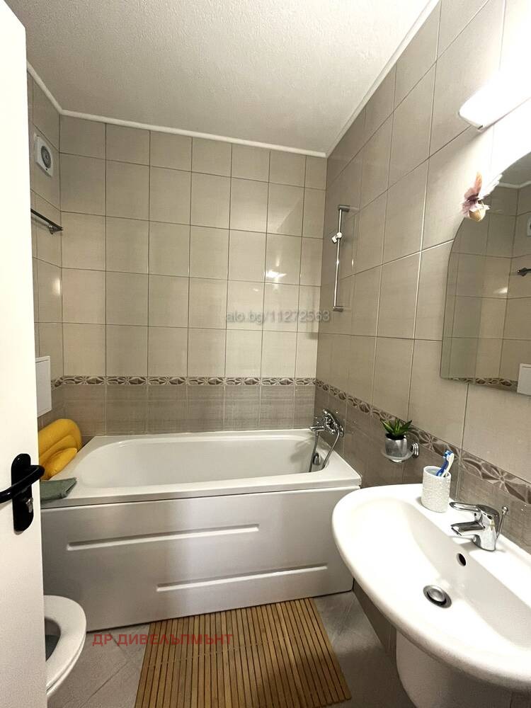 tristaen-apartament-100-kvm-prodava-nesebar-parva-liniya-more-6 Тристаен апартамент 100 кв.м. продава Несебър | Първа линия, гледка море
