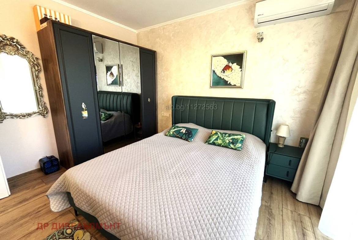 tristaen-apartament-100-kvm-prodava-nesebar-parva-liniya-more-7 Тристаен апартамент 100 кв.м. продава Несебър | Първа линия, гледка море