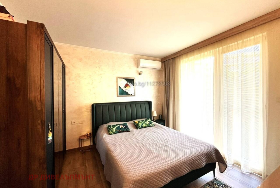 tristaen-apartament-100-kvm-prodava-nesebar-parva-liniya-more-8 Тристаен апартамент 100 кв.м. продава Несебър | Първа линия, гледка море