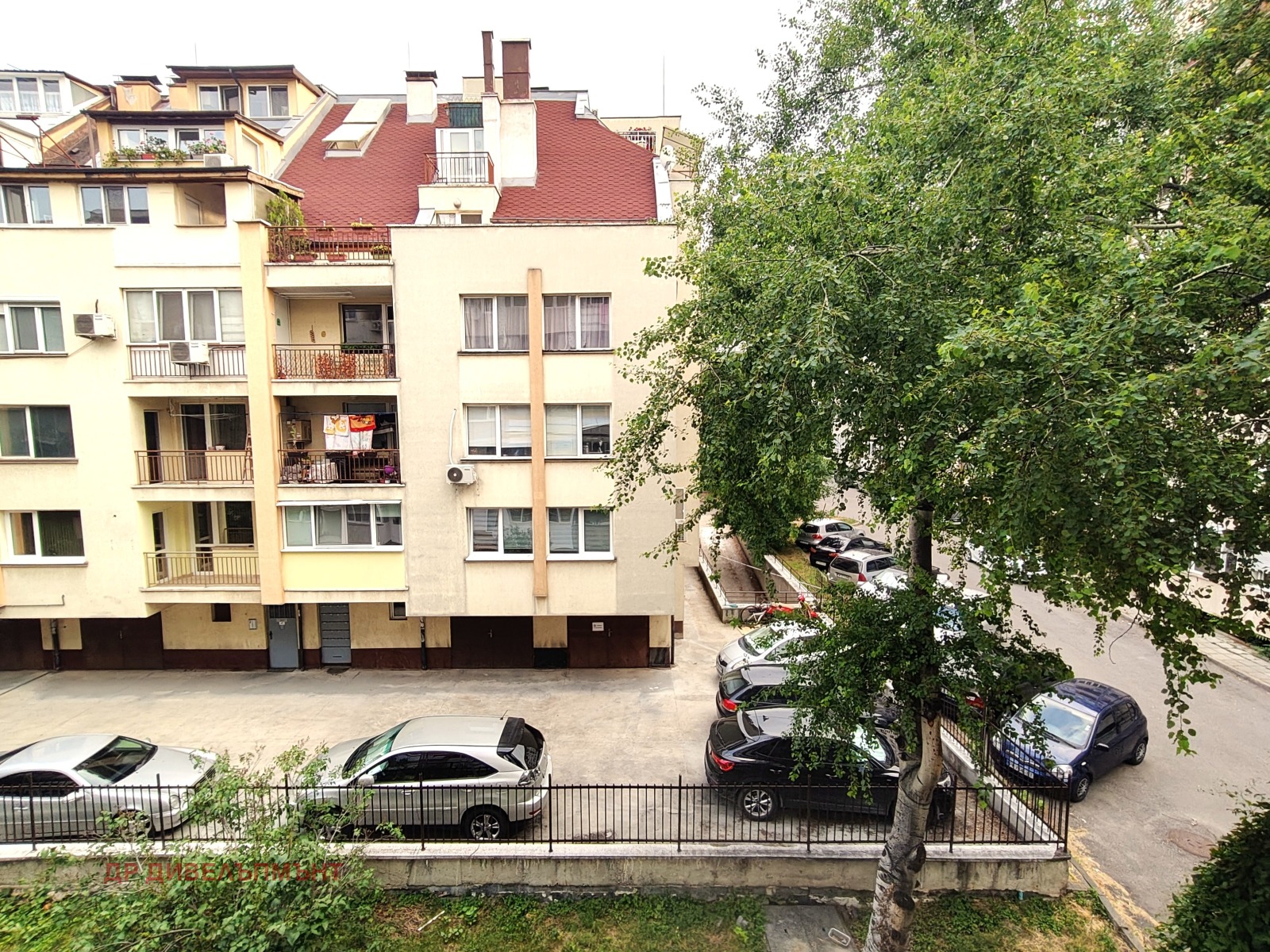 Тристаен апартамент 90 кв.м. под наем в София Банишора | Три тераси