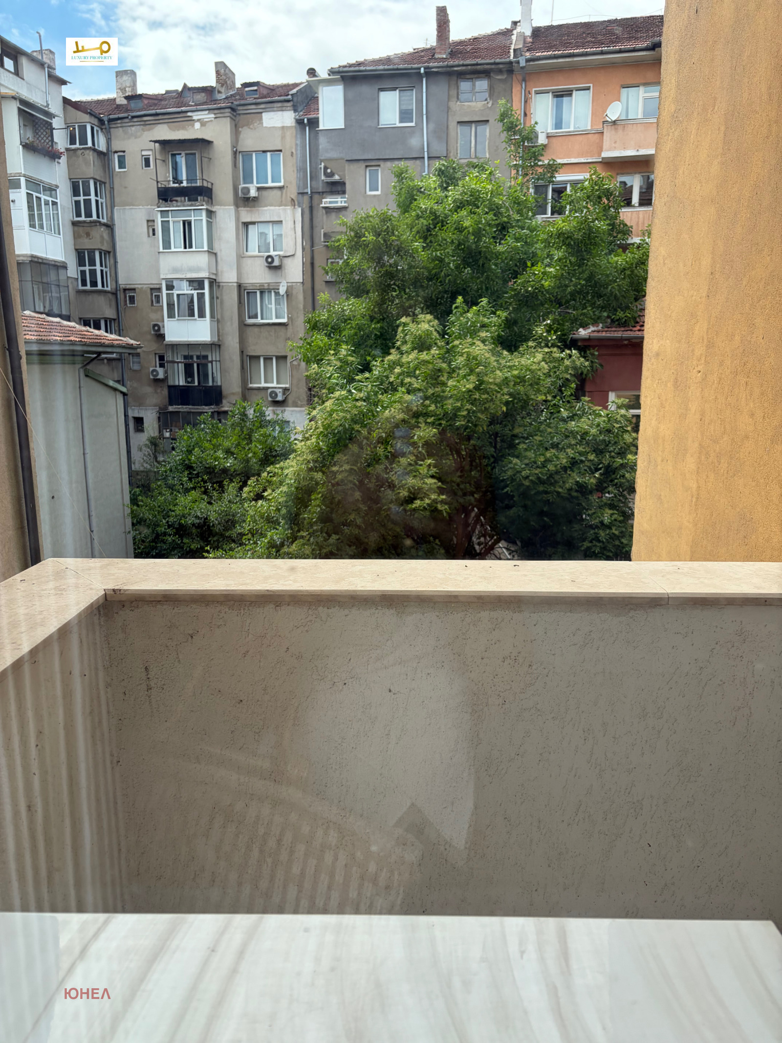 Тристаен апартамент 90 кв.м. под Наем в София Център | 2-ри Етаж