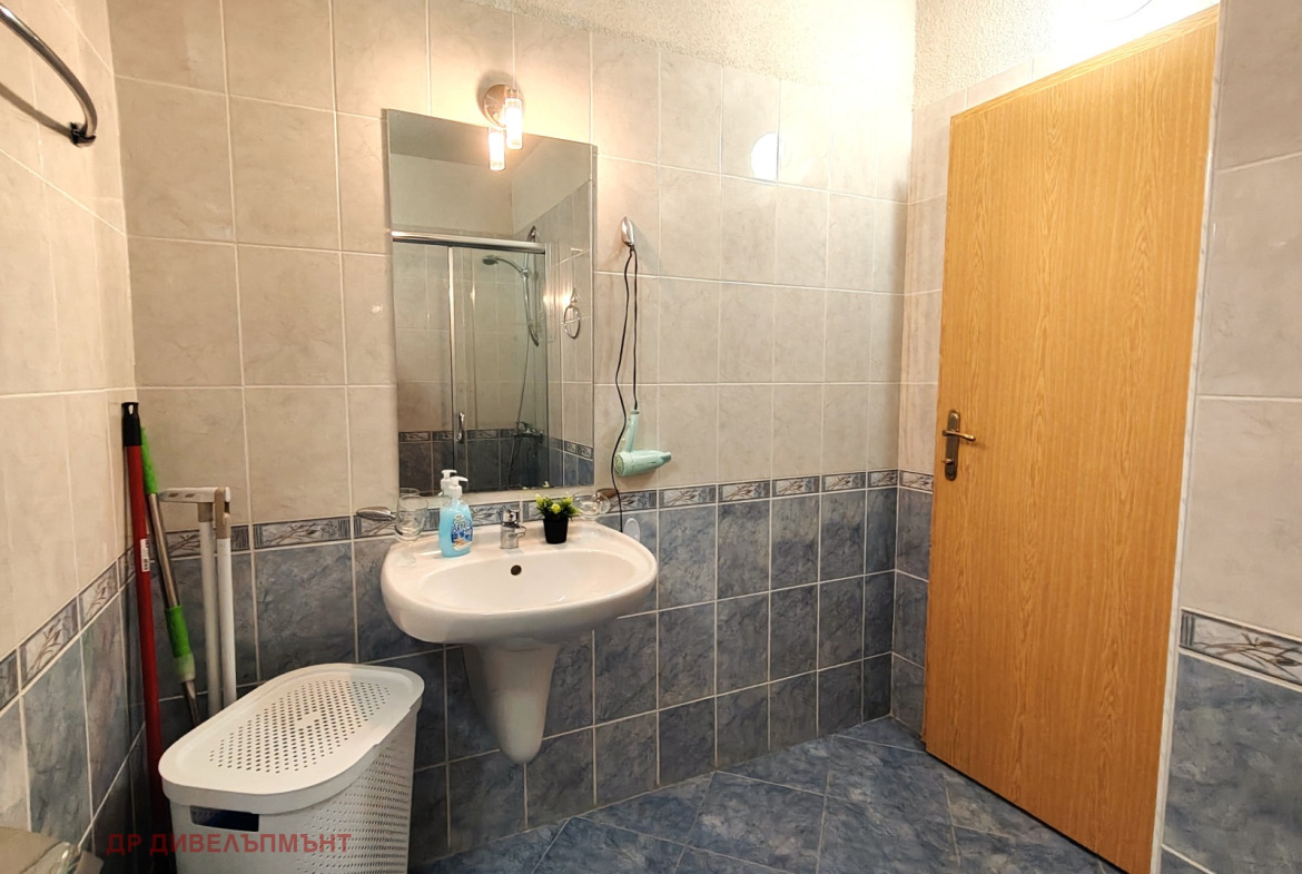 tristaen-apartament-95-kvm-pod-naem-kompleks-sani-holidey-nesebar-basein-parking-10 Тристаен апартамент 95 кв.м. под наем в Комплекс Съни Холидей | Басейн и Паркинг