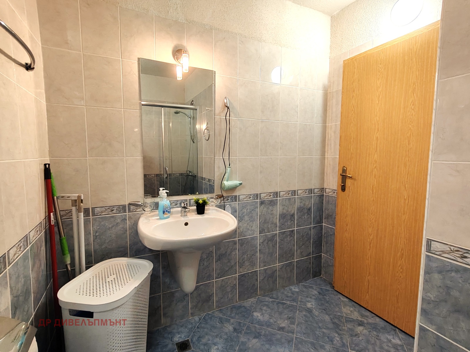 tristaen-apartament-95-kvm-pod-naem-kompleks-sani-holidey-nesebar-basein-parking-10 Тристаен апартамент 95 кв.м. под наем в Комплекс Съни Холидей | Басейн и Паркинг