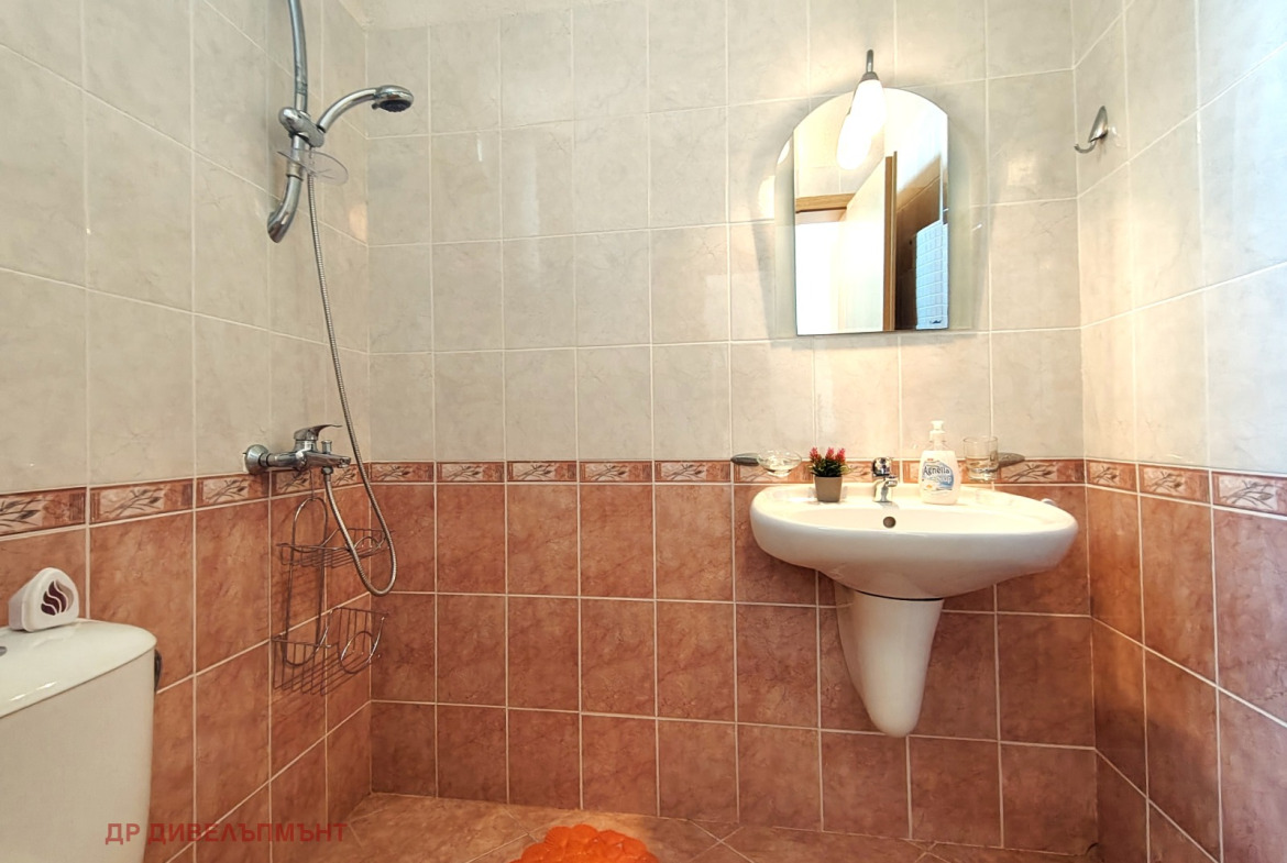 tristaen-apartament-95-kvm-pod-naem-kompleks-sani-holidey-nesebar-basein-parking-13 Тристаен апартамент 95 кв.м. под наем в Комплекс Съни Холидей | Басейн и Паркинг